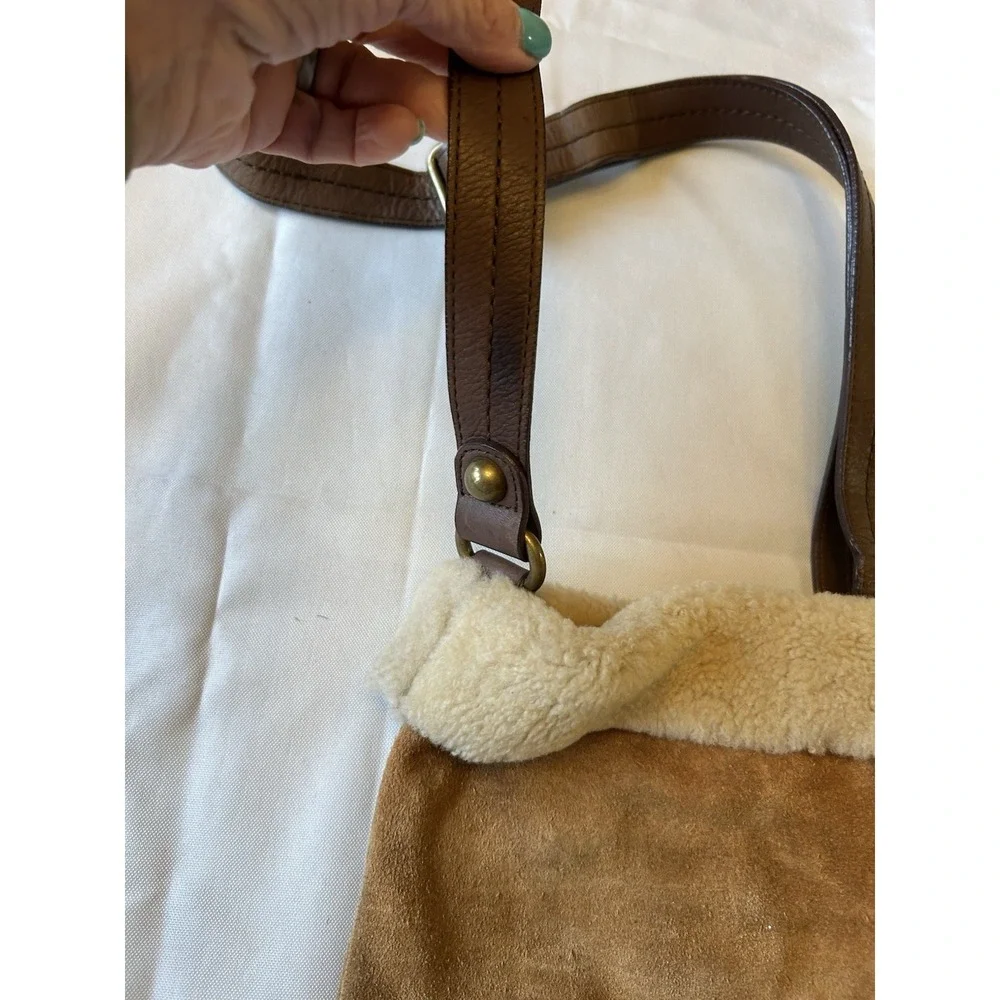 UGG Shearling Tan Suede Shoulder Crossbody Bag , Leather Strap And Trim Y2K